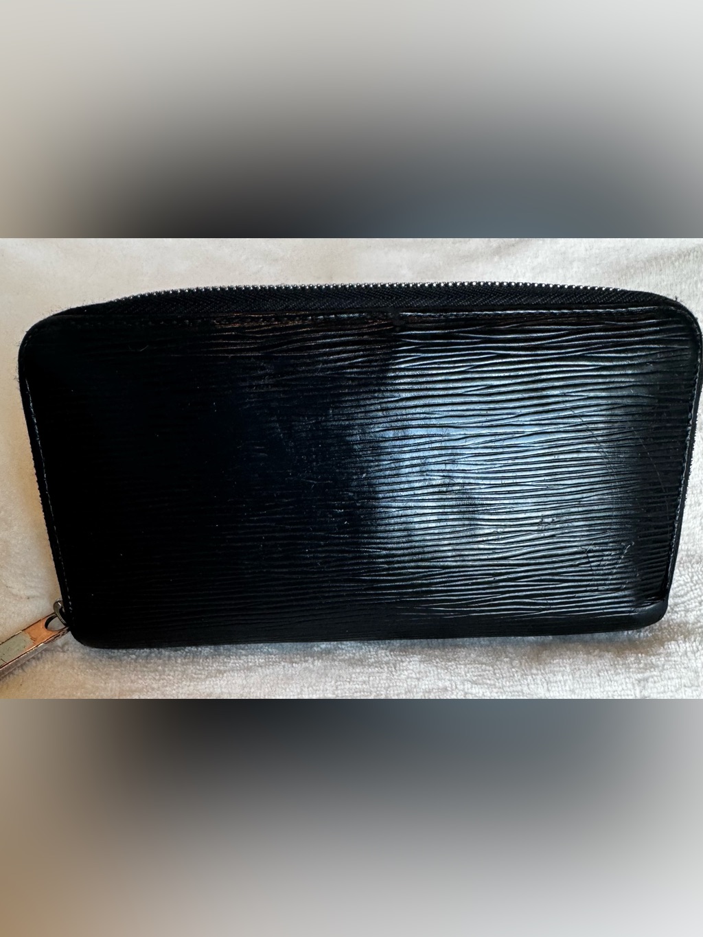 Louis Vuitton Black Epi Leather Zippy Wallet Authentic